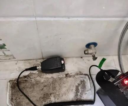 张北屋顶漏水维修公司分享下卫生间漏水的危害及解决方法